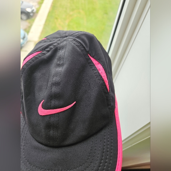 Nike black and pink featherlight dri-fit dri fit hat baseball cap gym o/S youth - Picture 10 of 10